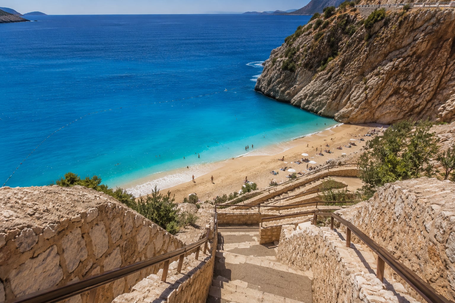 Kaş Kaputaş Plajı: Akdeniz'in Turkuaz Cennetini Keşfetmek